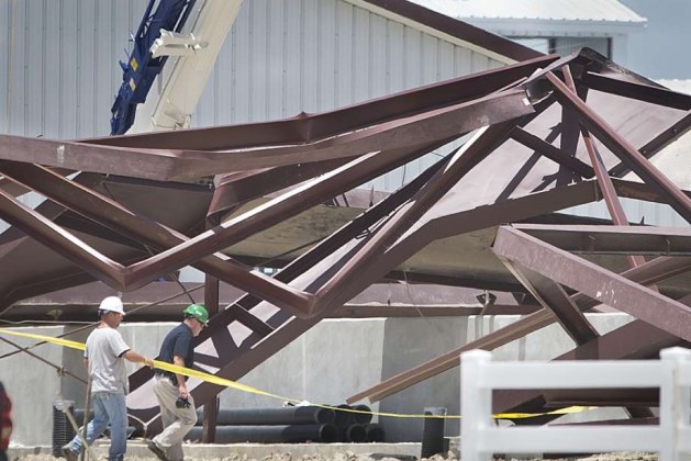 How does a Steel Structure Fail? [PDF]