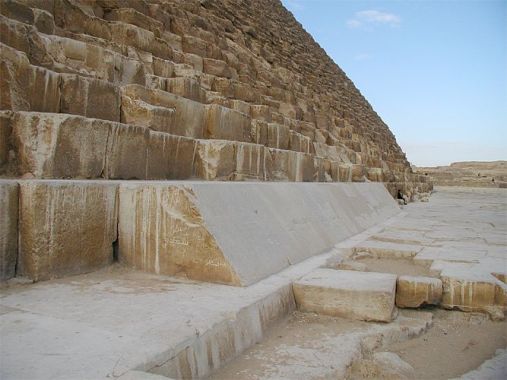 The limestone blocks of the Khufu pyramid in the lower layers